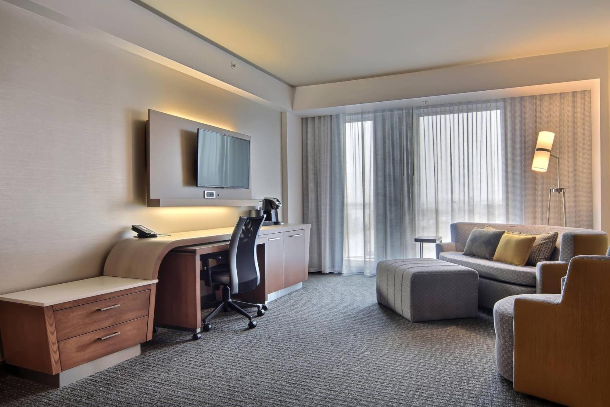 Courtyard By Marriott Quebec City Hotel Bagian luar foto