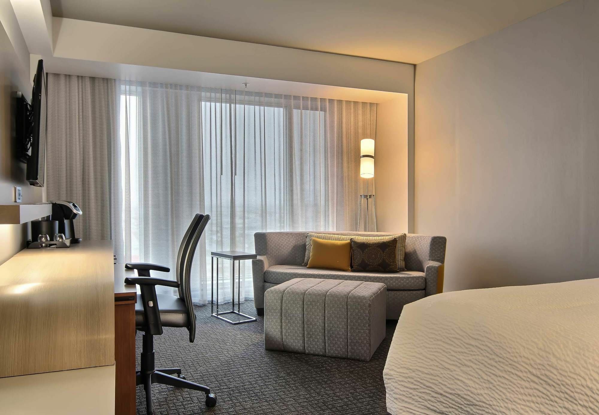 Courtyard By Marriott Quebec City Hotel Bagian luar foto