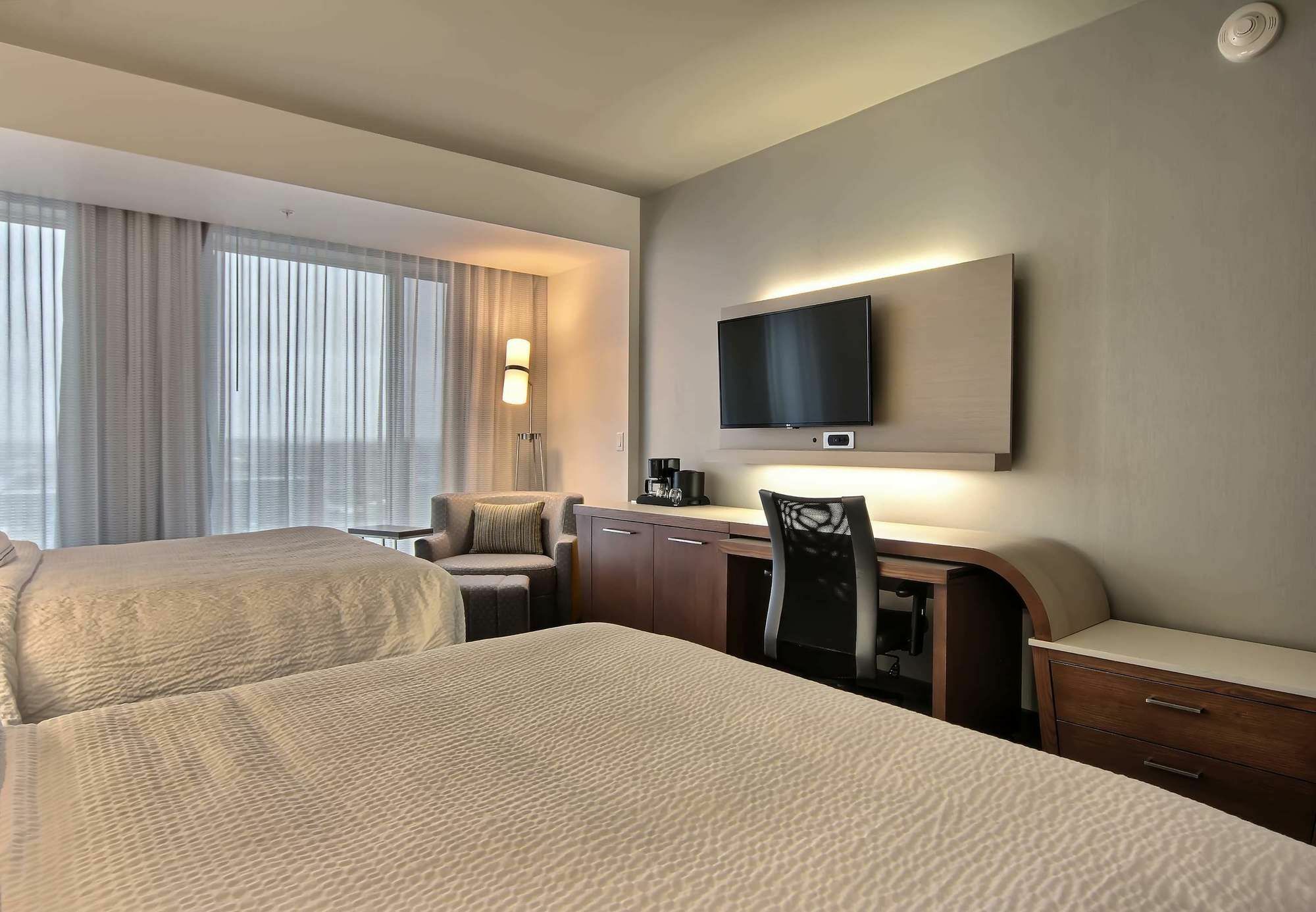 Courtyard By Marriott Quebec City Hotel Bagian luar foto